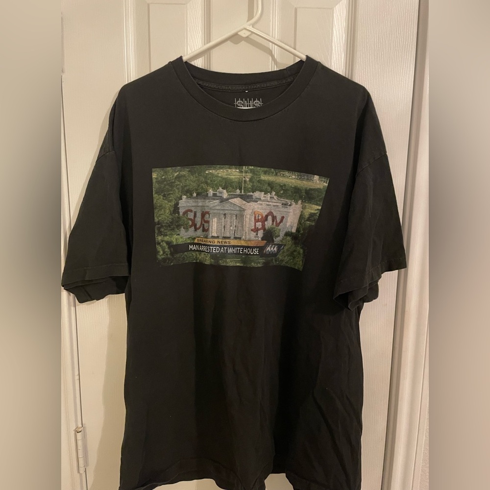 White House sus boy tee